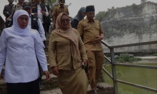 Kunjungi Bukit Jaddih Bangkalan, Khofifah: Tarif Parkir Harus Dibenahi