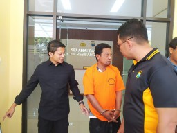 Curi Baterai di Tiang PJU,  Pria di Bangkalan Dikeroyok Massa