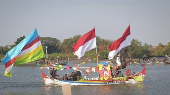 Keseruan Festival Muara Bengawan Solo di Desa Pangkahwetan Gresik