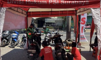 PSI Surabaya Fasilitasi Ojol Tebus Oli Murah, Demi Apa?