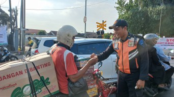 PT KAI Daop 7 Madiun Gelar Sosialisasi Keselamatan Berlalu Lintas, Begini Rambu - Rambunya