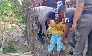 Tangis Histeris Pemilik Rumah Terbakar di Dusun Sukun Ponorogo