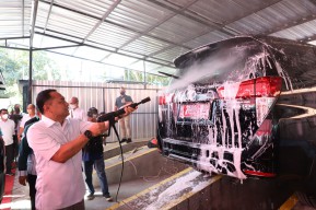 Wali Kota Eri Cahyadi Entas Kemiskinan di Surabaya Lewat Padat Karya