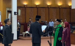 Ratna Resmi Dilantik jadi Anggota DPRD Surabaya Gantikan Riswanto
