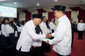 Serahkan SK PPPK dan Lantik PNS Fungsional, Gus Ipul: Perkuat Tekad Berikan Terbaik untuk Bangsa
