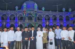 Masjid Al Anwar dan Tugu Alun-Alun Berhias Cahaya, Kota Pasuruan Kian Indah
