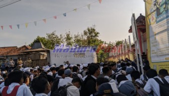 Ratusan Siswa SMK Negeri 1 Kalianget Sumenep Tidak Bisa Sekolah karena Pagar Disegel Ahli Waris