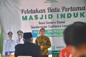 Cak Thoriq Realisasikan Seragam Gratis untuk 129.601 Pelajar di Lumajang