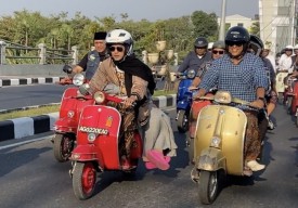 Gus Iqdam Naik Vespa Menuju KSF 6 Kediri, Siapa yang Dibonceng?