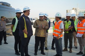 Mas Dhito Cek Stadion Gelora Daha Jayati dan Bandara Kediri Bareng Menpora