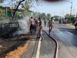 Minibus Terbakar di SPBU Lamongan, Sopir Kabur