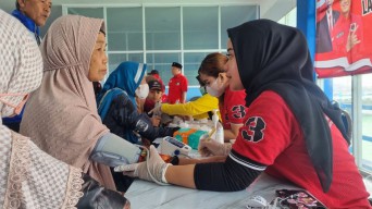 RS Apung milik PDIP Bersandar di Lamongan, Layanan Kesehatan Gratis untuk Warga Daerah Terpencil