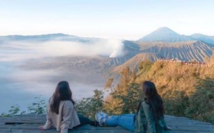Baru Buka, Bromo Langsung Diserbu Ratusan Wisatawan