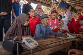 Warga Surabaya Antusias Ikuti Pengobatan Gratis Kapal Laksamana Malahayati
