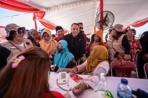 Warga Surabaya Antusias Ikuti Baksos Kapal Laksamana Malahayati, Eri Cahyadi: Terima Kasih PDI Perjuangan
