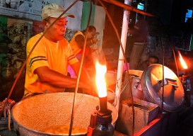 Mencicipi Kelezatan Lontong Cecek dan Kupang Khas Sidoarjo di Pasuruan