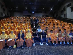 Ratusan Santri Meneteskan Air Mata Nonton Film Satu Harapan Dengan Ibu
