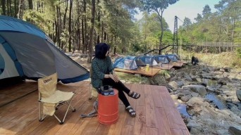Camping Asyik di Jolotundo Edupark Nganjuk, Menginap Tengah Hutan Pinus yang Sejuk