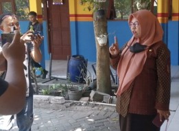 Mata Siswanya Dicolok Tusuk Pentol, Begini Respons Kepala Sekolah di Gresik