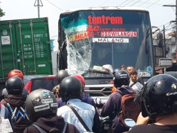 Kecelakaan Truk Fuso Vs Bus Tentrem di Malang, 3 Orang Tewas