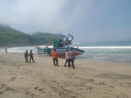 Pencarian Nelayan Trenggalek Hilang di Pantai Gayasan Blitar Diperpanjang 2 Hari, Ini Alasannya