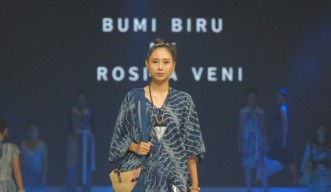 Batik Shibori Usung Tagline Bumi Biru, Isyaratkan Pesan Ini di Surabaya Fashion Parade 2023
