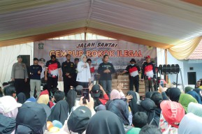 Berantas Rokok Ilegal di Lumajang, Cak Thoriq Ajak Bapak-bapak Berpartisipasi