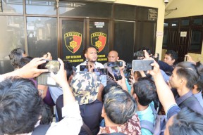 Wartawan Dikepruk Botol, 2 Warga Jombang Diringkus Polres Nganjuk