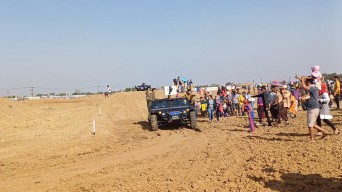 Bupati Lamongan Lempar Kaos di Arena Balap Motocross Kasal Cup, Warga Gercep Hap!