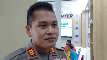 Pemotor Adang Bus Lawan Arah di Lamongan Banjir Pujian, Identitasnya Misterius