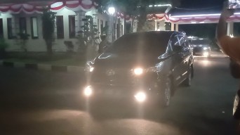 KPK 6 Jam Geledah Rumdin Bupati Lamongan, Rombongan Keluar Berpencar