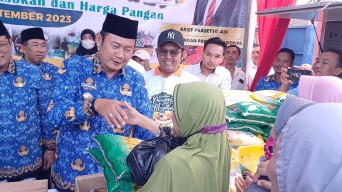 Warga Lamongan Serbu Gerakan Pangan Murah