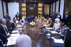 Ini Pembicaraan di Balik Pertemuan Gubernur Khofifah dengan PM Malaysia
