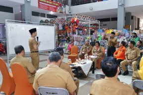 Cari Strategi Datangkan Pembeli, Mas Ipin Gelar Rapat di Pasar Pon Trenggalek