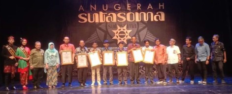 7 Peraih Anugerah Sutasoma Balai Bahasa Jatim, Siapa Saja Mereka?