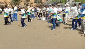 HUT ke-28 PT PLN Nusantara Power Up Pacitan, Ratusan Anak Penyu Dilepaskan di Pantai