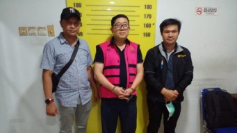 Ditangkap di Surabaya, Tersangka Korupsi BTS Kominfo Langsung Dibawa ke Kejagung Jakarta
