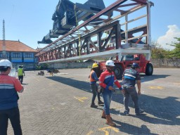 Sambut Cruise Celebrity Solstice, Pelindo Regional 3 Siapkan Gangway sepanjang 48 Meter