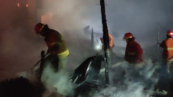 Gudang Kayu di Kediri Ludes Terbakar, Petugas Damkar Berjuang 6 Jam