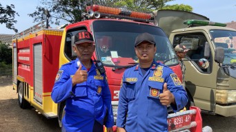 Petugas Damkar di Kediri Bertaruh Nyawa Sejak di Tugas Pertama