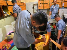 Petugas Lapas Kelas IIA Sidoarjo Geledah Kamar Penghuni, Temukan Benda-benda Ini