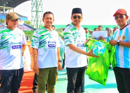 30 Set Jersey Dibagikan Gus Muhdlor untuk Klub Kompetisi Askab PSSI Sidoarjo