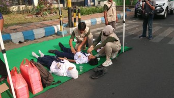 Peserta Upacara Peringatan Hari Jadi Pemprov Jatim di Tulungagung Pingsan