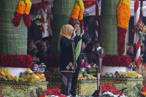 Akhiri Masa Jabatan, Ribuan Mural Khofifah-Emil Pecahkan MURI