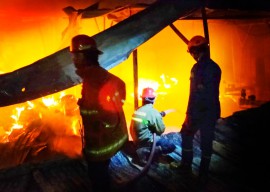 Aksi Heroik Petugas Damkar Porong, Kepala Tertimpa Bara Api hingga Patah Kaki