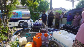 Muhammadiyah Lamongan Bantu Warga Terdampak Kekeringan