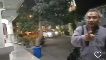 Viral! Pria Marahi Takmir Masjid di Surabaya karena Main Rebana: Munkar