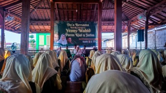 Poros Kiai 9 Jatim di Bojonegoro Berdoa Dukung Yenny Wahid Cawapres 2024