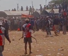 Rebut Piala Presiden, Pendukung Peserta Karapan Sapi Bentrok Bawa Sajam