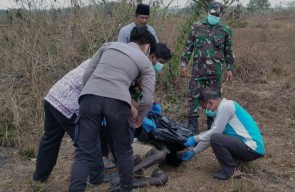 Mayat Pria Misterius Ditemukan Warga Bangkalan di Lahan Kosong, Diduga ODGJ